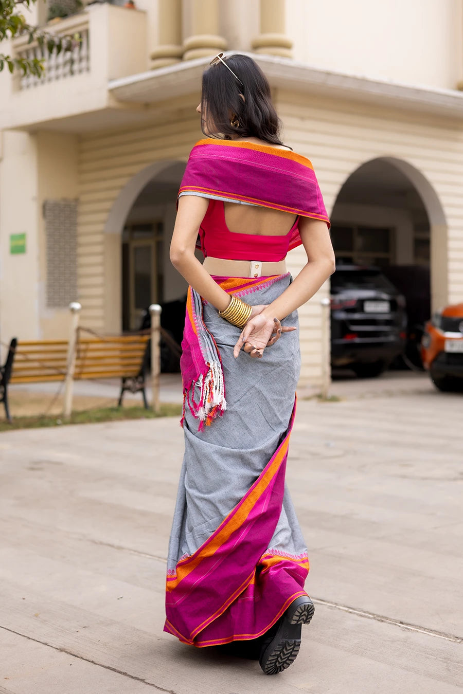 Rangrez- Grey Handwoven Bengal Cotton Saree MeMaana
