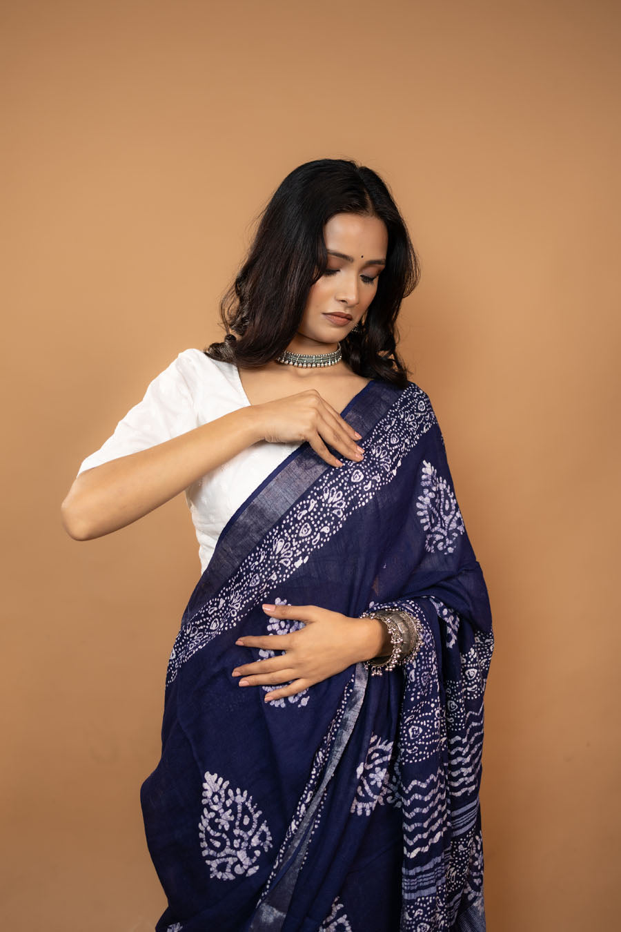 vaidehi-loom-navy-blue-linen-cotton-saree-drape