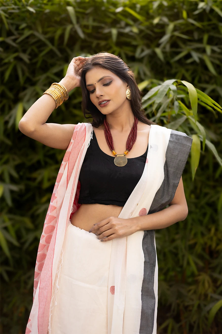 White Majesty white Bengal handloom khadi cotton saree