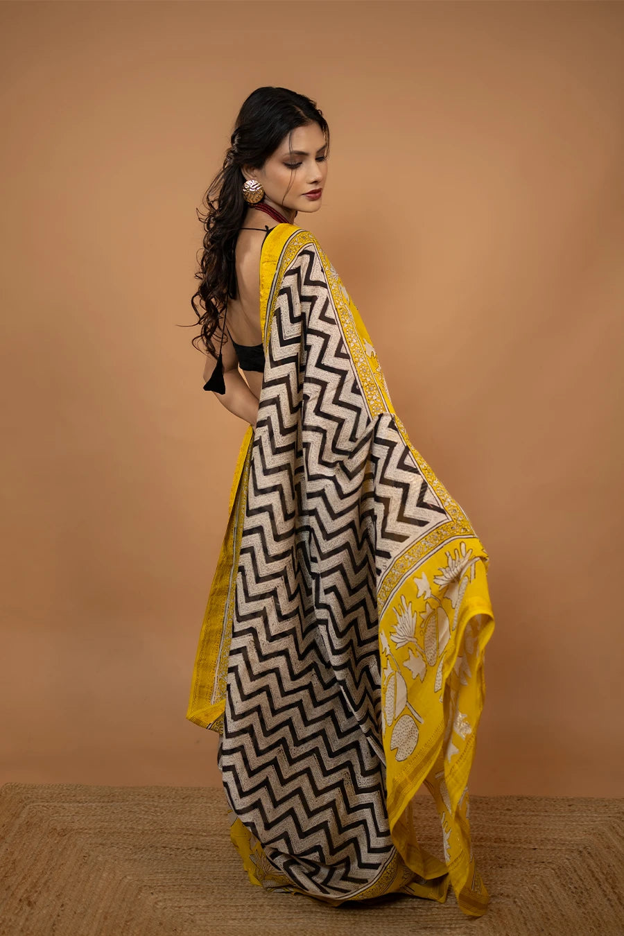 Calm Midnight yellow and black Maheshwari silk saree with zig zag pattern