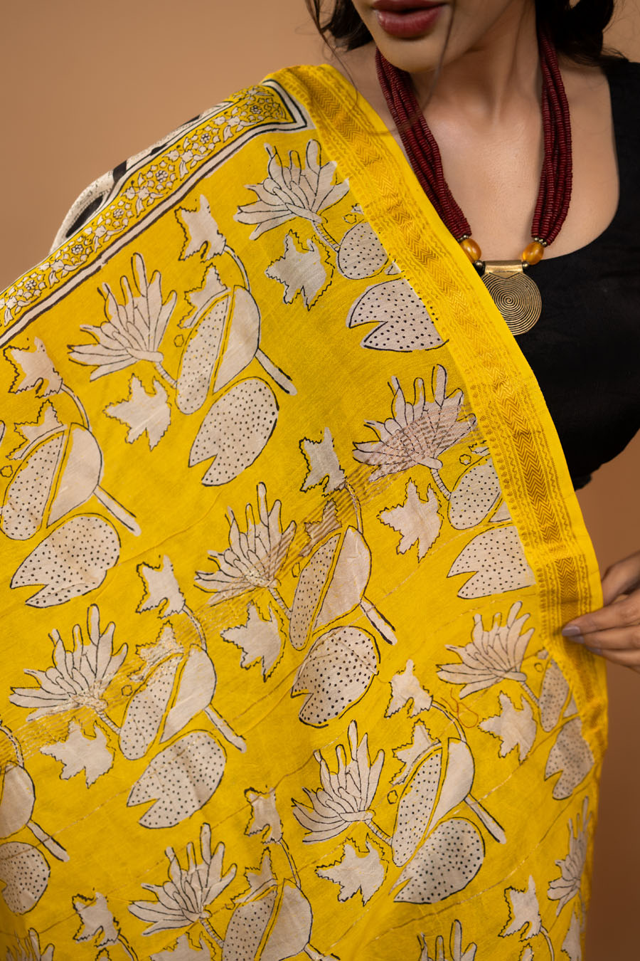 Calm Midnight yellow and black Maheshwari silk saree with zig zag pattern