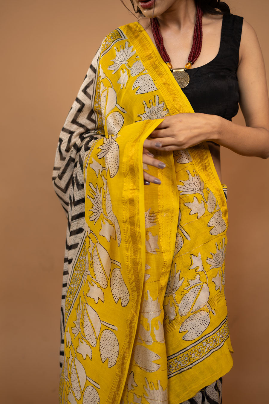 Calm Midnight yellow and black Maheshwari silk saree with zig zag pattern