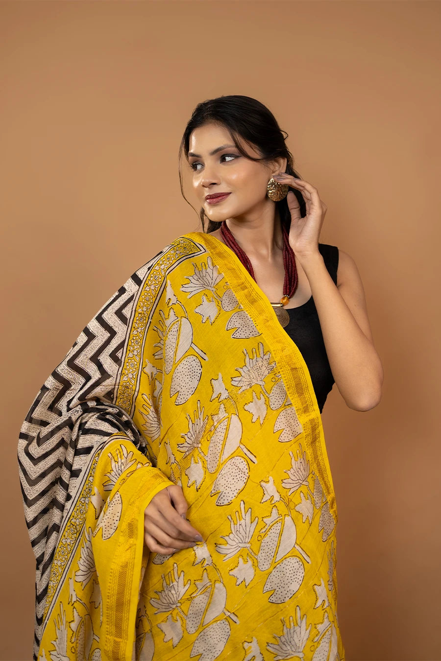 Calm Midnight yellow and black Maheshwari silk saree with zig zag pattern