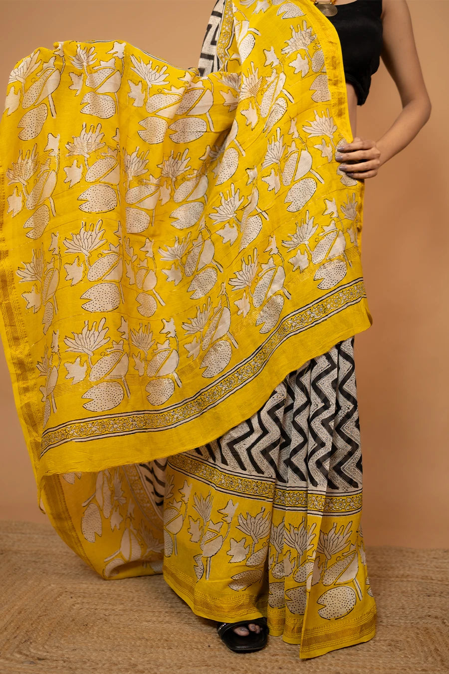 Calm Midnight yellow and black Maheshwari silk saree with zig zag pattern