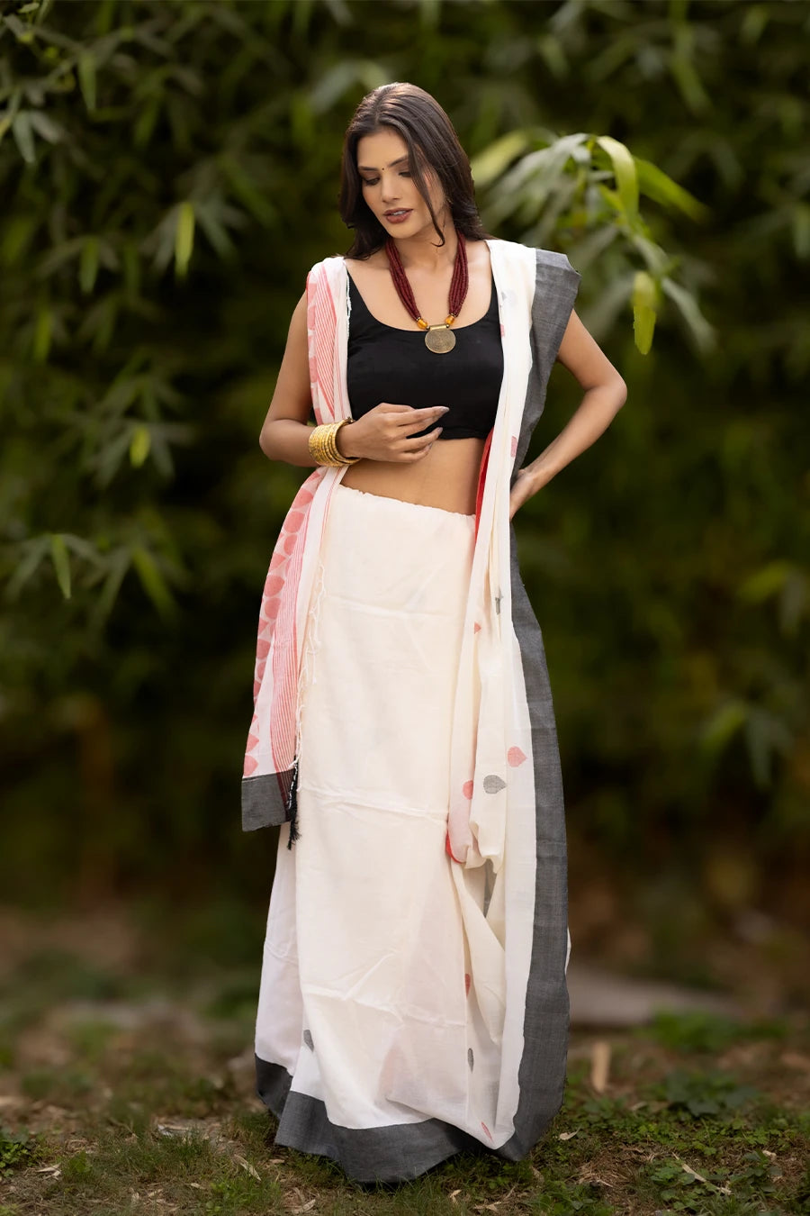 White Majesty white Bengal handloom khadi cotton saree